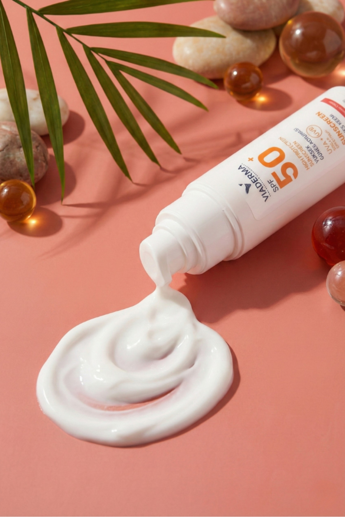 Hassas Ciltler için Parfümsüz SPF 50+ Yüksek Koruma Güneş Kremi 100 ml, Suya Dayanıklı